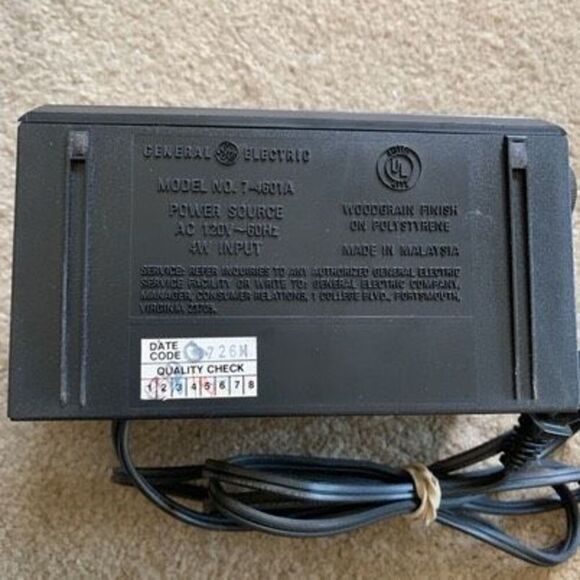 General Electric Model No. 7-4601A Clock Radio *Tested* - Picture 5 of 9